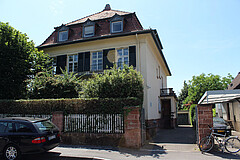 The picture shows the building of the Heidelberg University of Education at Zeppelinstraße 3.