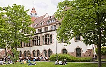 Das Bild zeigt einen Teil des Altbaus der Pädagogischen Hochschule Heidelberg.