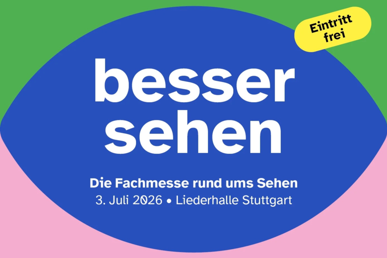 Eine viereckige Kachel: In der Mitte ist eine ovale blaue Form, die an den Seiten leicht spitz zuläuft und an die Form eines Auges erinnert. Rechts und links reicht die Form bis zum Rand der Kachel. Die Fläche unterhalb der Form ist pink, oberhalb grün eingefärbt. In der blauen Form steht in weißer Schrift „besser sehen. Die Fachmesse rund ums Sehen. 3. Juli 2026. Liederhalle Stuttgart.“ Rechts oben ist eine kleine ovale gelbe Fläche, die über dem blauen Auge und der pinkfarbenen Fläche steht. Darauf in schwarzer Schrift „Eintritt frei“. In der linken oberen Ecke der Kachel ist das Logo der Nikolauspflege.