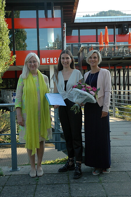 HaBiFo-Preis v.l.n.r.: Prof. Dr. Silke Bartsch, Preisträgerin Clara Weißenberg, Laudatorin Dr. Nicola Kluß