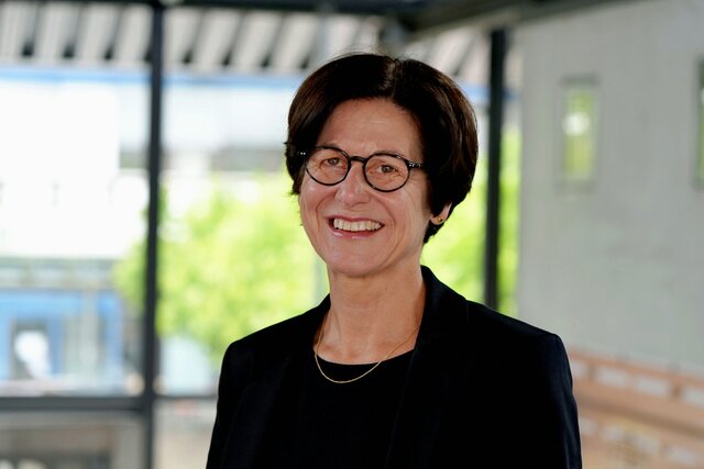 Zu sehen ist ein Portrait von Queisser.