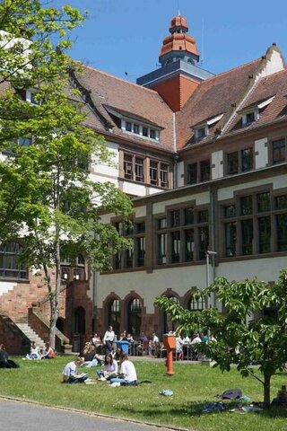 Zu sehen ist der Innenhof des Altbau der Pädagogischen Hochschule Heidelberg