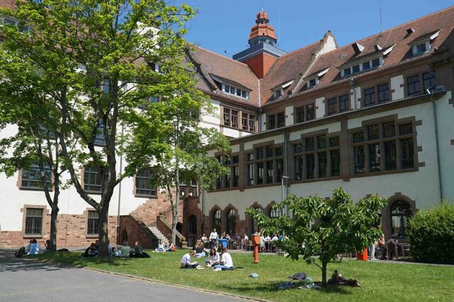 Zu sehen ist der Innenhof des Altbau der Pädagogischen Hochschule Heidelberg