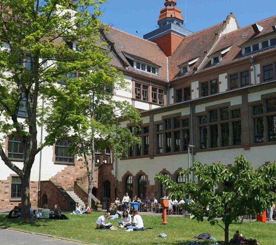 Zu sehen ist der Innenhof des Altbau der Pädagogischen Hochschule Heidelberg