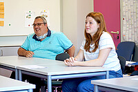 Auf dem Bild ist links die BFK Helmuth Pflantzer und rechts die FSJlerin Lea Antoni zu sehen. Copyright: Pädagogische Hochschule Heidelberg