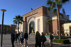 Das Bild zeigt ein Gebäude in Marokko.