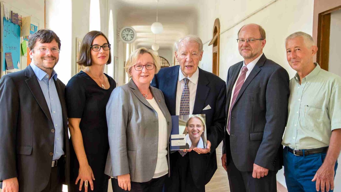2018 bei der Präsentation der Schrift "Bildung gewinnt!", die an das Wirken von Annelie Wellensiek erinnert