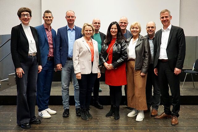Gruppenbild der Podiumsteilnehmer des 2. HbG