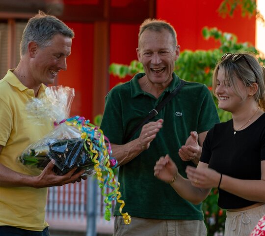 Bild von Mario Resch und drei weuteren Personen