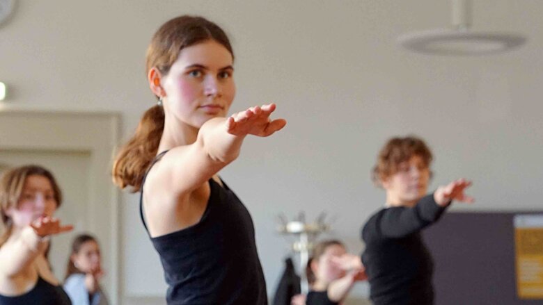 Frauen beim Yoga-Sport.