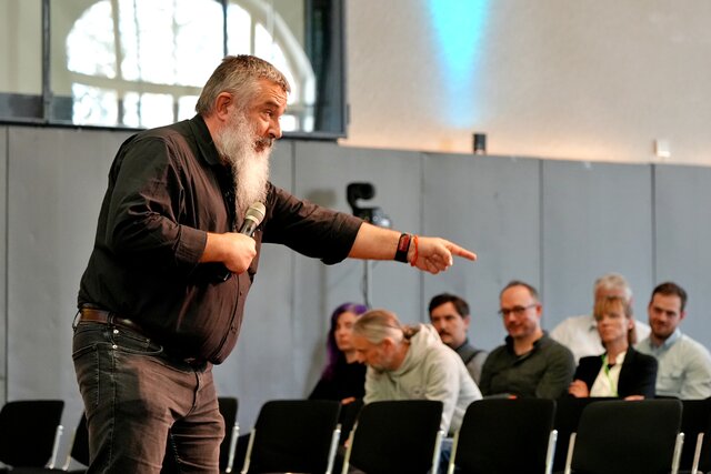 Stephan J. Kramer während seiner Keynote für das 3. HbG