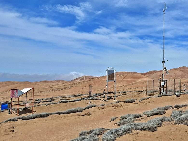 Mess-Station in der Atacama-Wüste in Chile