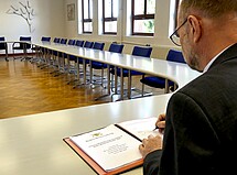 Rektor Herrn Prof. Dr. Hans-Werner Huneke im Senatssaal bei der Unterzeichnung der Hochschulfinanzierungsvereinbarung. Copyright Pädagogische Hochschule Heidelberg 