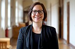 Porträtfoto von Sarah Maier im Altbau der Hochschule. Copyright: PH Heidelberg