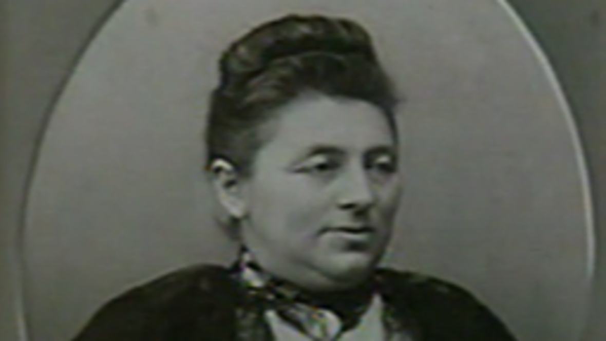 Porträtfoto von Karoline Sondheimer