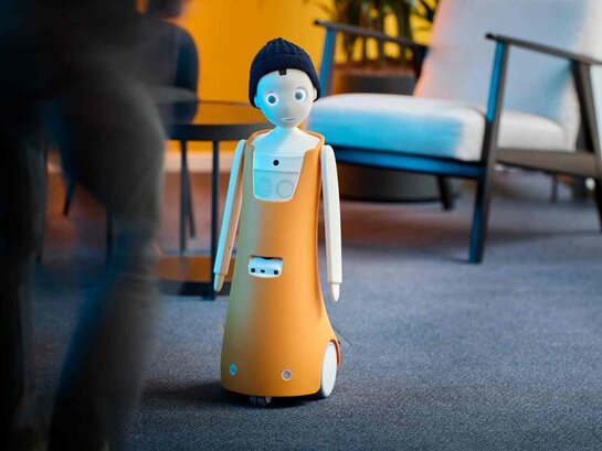 Das Foto zeigt den Roboter Navel auf dem Fußboden.