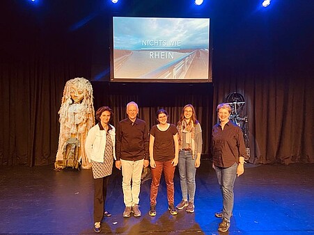 Foto mit Teilnehmern der Vernissage