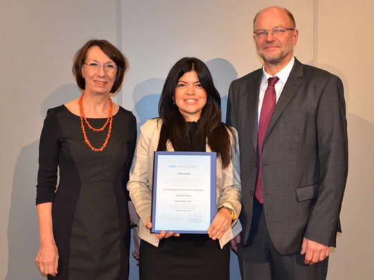 Henrike Schön, Nathalie Manco Villa und Prof. Dr. Hans-Werner Huneke