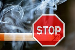 Zigarette mit einem Stoppzeichen.