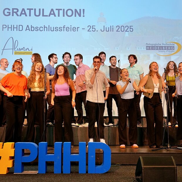 Zu sehen sind die Polyphonics bei der Abschlussfeier Juli 2025