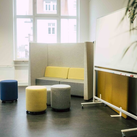 Der Deisgn-Thinking Raum im Transferzentrum, ideal für Co-Working, Workshops und Meetings.
