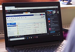 Laptop mit der geöffneten BNE-Ringvorlesung.