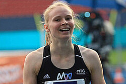Das Foto zeigt Jessica-Bianca Wessolly nach einem 200m-Lauf. Copyright: Theo Kiefner / dlv