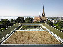 Das Dach der Pädagogischen Hochschule in Zug sowie das Umland von Zug. Copyright Pädagogische Hochschule Zug