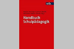 rotes Buch mit dem Titel "Handbuch Schulpädagogik".