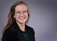 Portrait von Dr. Fiona Rochholz