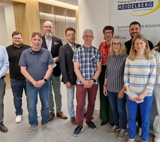 Gruppenfoto von Vertreter:innen der PHHD und des Amts Vermögen und Bau bei der Übergabe des neuen C-Bau