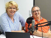 Karin Terfloth und Helmuth Pflantzer im Podcast-Studio der Hochschule