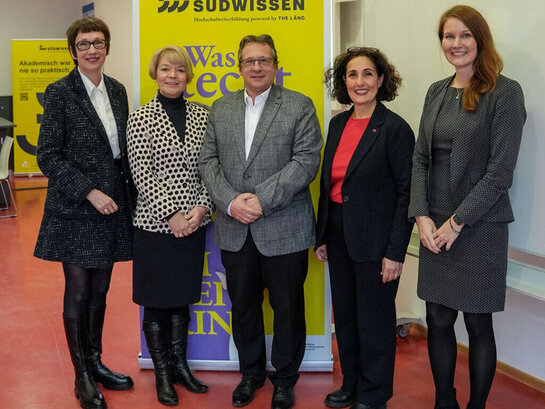 Der neu gewählte Sprecher*innenrat des Netzwerks SÜDWISSEN: Karin Vach, Panja Mücke, Andreas Frey, Conny Mayer-Bonde, Silke Hertel (v. l. n. r.) 