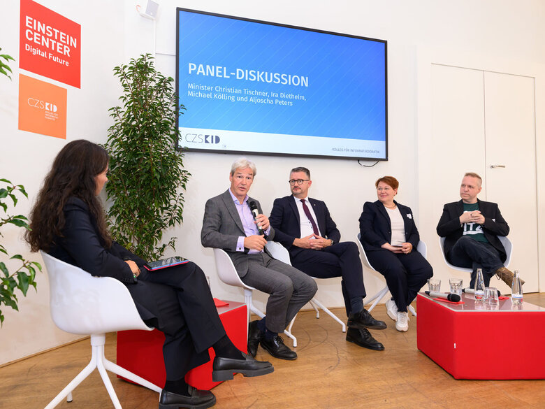 Diskussionspanel bei der Eröffnung des CZS KID in Berlin