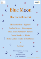 Auf dem Plakat zum Hochschulkonzert "Blue Moon" sind auf hellblauem Hintergrund in orangener Schrift die Konzertbeteiligten aufgelistet. Ausgeschmückt ist dieses mit Halbmonden und Blumen.