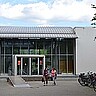 Das Bild zeigt das Hörsaalgebäude der Pädagogischen Hochschule Heidelberg von außen.