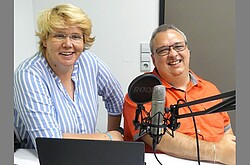 Prof. Dr. Karin Terfloth und Helmuth Pflantzer freundlich lächelnd in die Kamera.