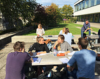 The photo shows a group of students in front of the University of Teacher Education Zug. Copyright University of Teacher Education Zug