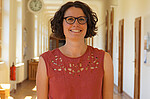 Porträtfoto von Christina Mechler im Altbau der Hochschule. Copyright: PH Heidelberg