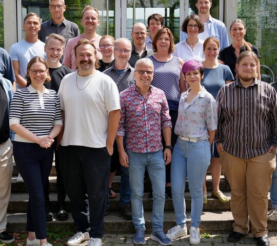 Zu sehen ist das Kollegium des Instituts Mathematik und Informatik.