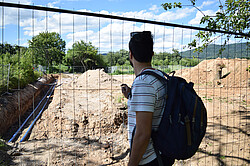 Das Bild zeigt Blick auf die Baustelle hinter dem Neubau, im Hintergrund die Felder Handschuhsheims.Copyright Pädagogische Hochschule