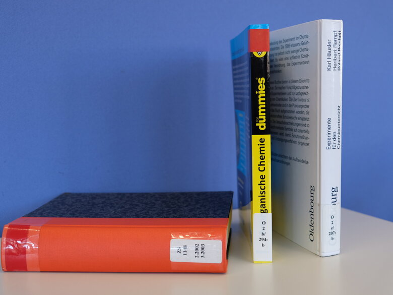 Buch mit Signatur