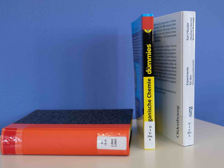 Buch mit Signatur