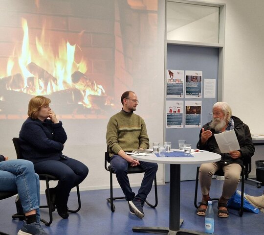 Podium des Kamingesprächs: (von links) Dr. Dennis Dietz; Prof. Dr. Havva Engin; Eduardo Bacquet-Peréz; Harald Gropp; Dr. Christiane Wienand