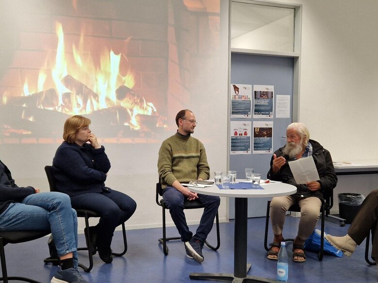 Podium des Kamingesprächs: (von links) Dr. Dennis Dietz; Prof. Dr. Havva Engin; Eduardo Bacquet-Peréz; Harald Gropp; Dr. Christiane Wienand