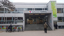 Eingang der Stadtbücherei.