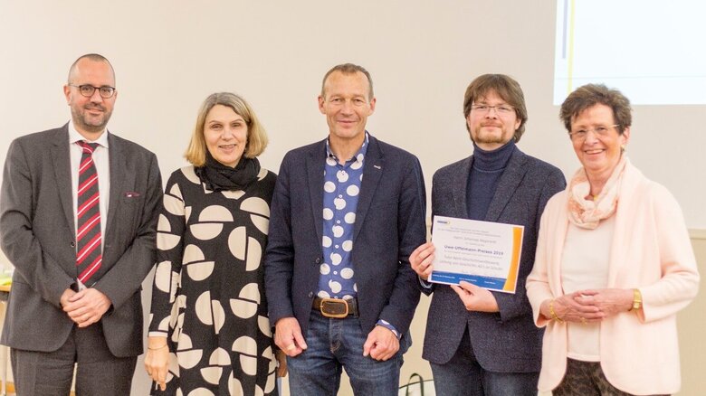 Bild der Verleihung des Uwe-Uffelmann-Preises an Johannes Wegenkittl 2019