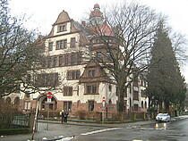 Altbau im Winter