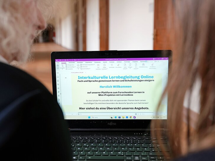 Blick auf einen Laptop