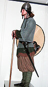 Bild vom Housecarl im Kettenhemd und mit Helm, Schwert, Axt und Schild